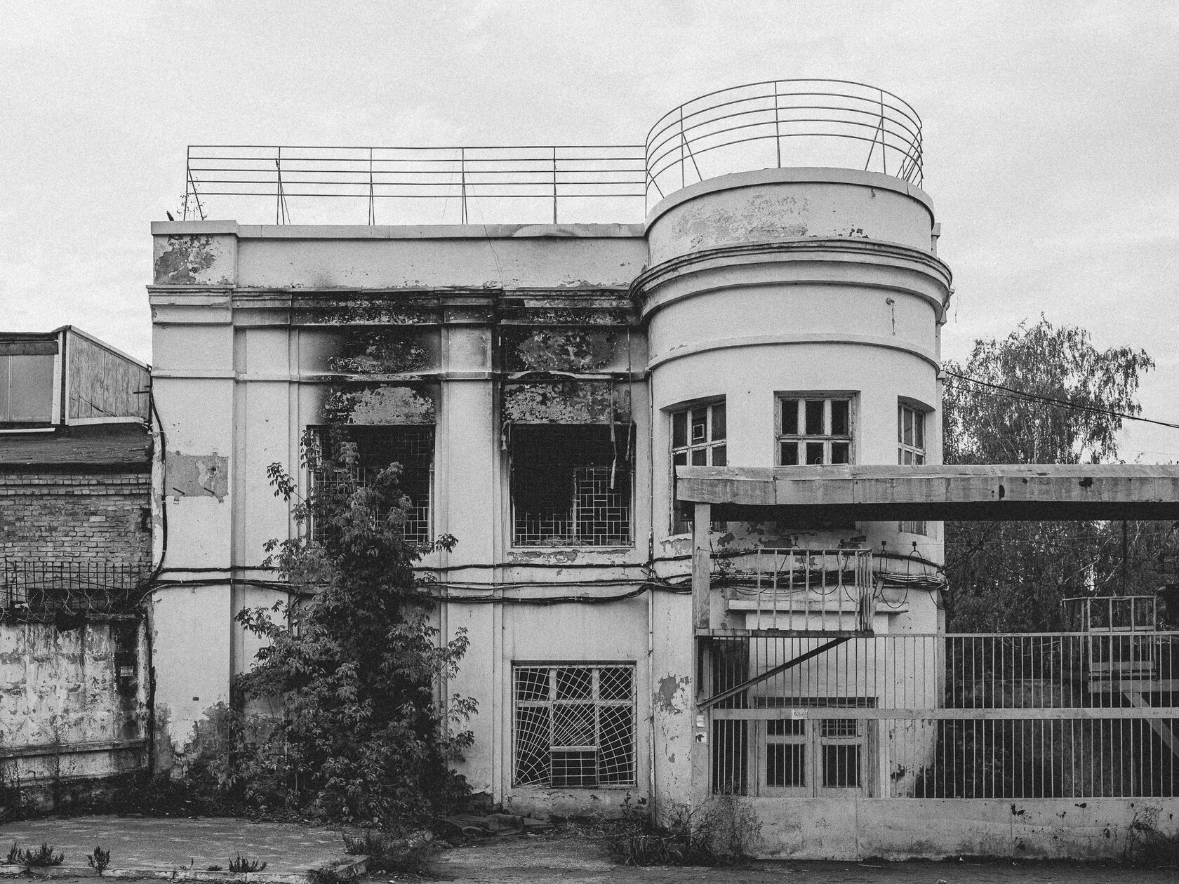 Checkpoint of the wagon train parts plant, image 1